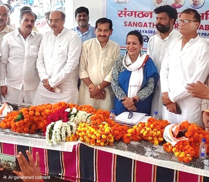 Observer reaches Pratappur, deliberates with leaders to strengthen Congress
