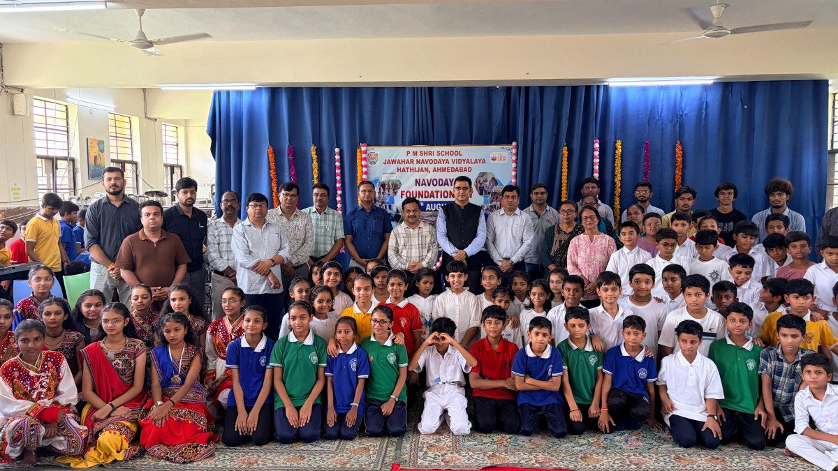 PM SHRI JNV Ahmedabad Celebrates Navodaya Foundation Day with Postmaster General Krishna Kumar Yadav