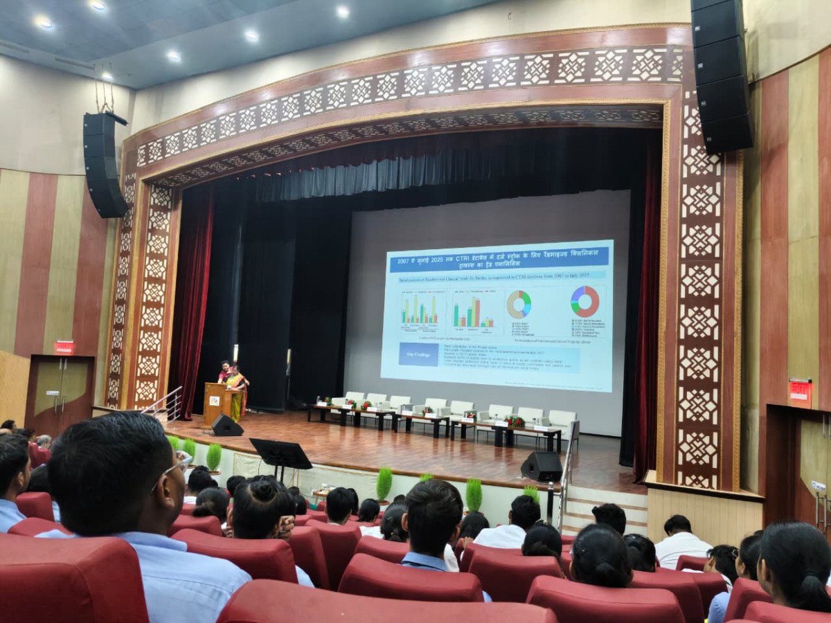 Goel Institute Pharmacy Students Participate in CSIR-CDRI’s Scientific Hindi Seminar in Lucknow