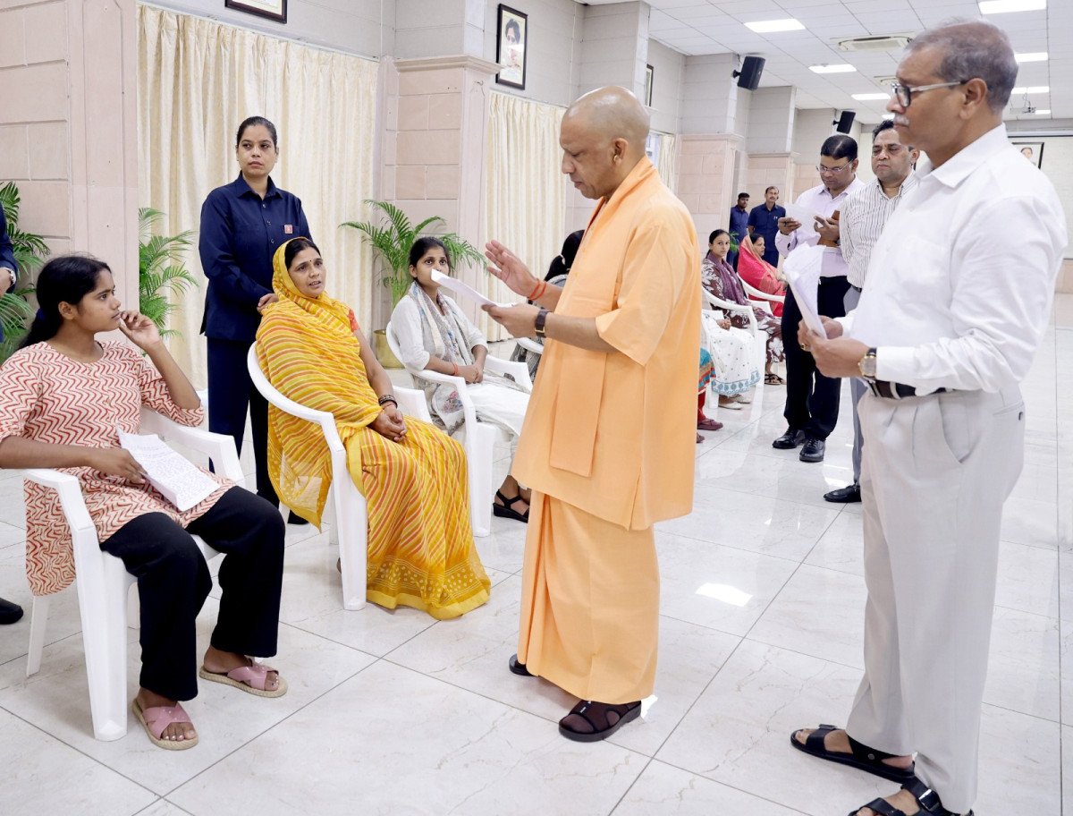 #CMYogiAdityanath Holds 'Janata Darshan' in Lucknow to Address Public Grievances Directly