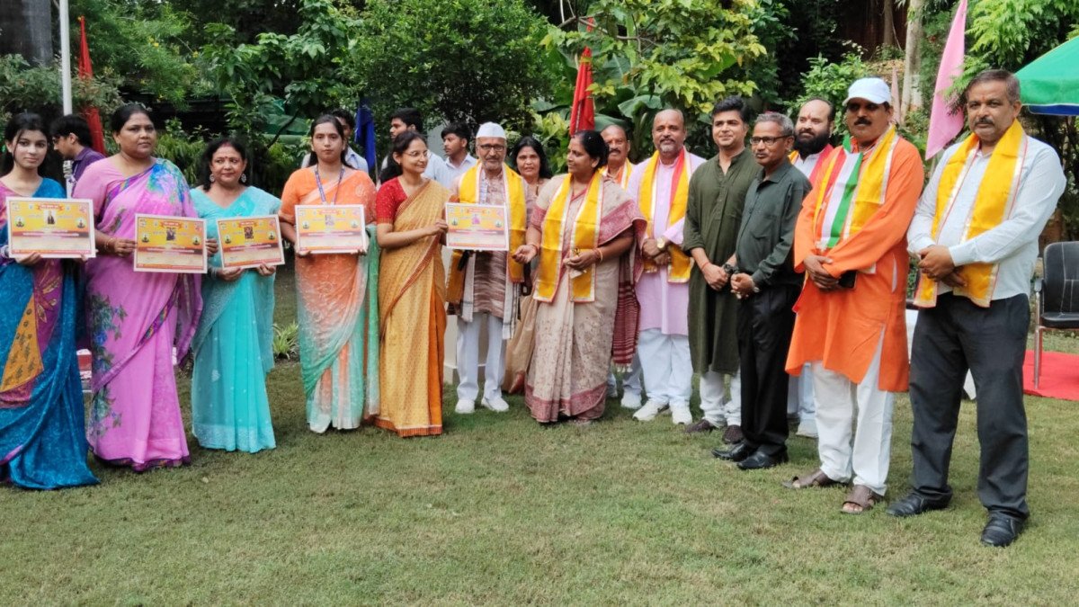 Kanpur Students Mesmerize Audience with Patriotic Performances on 80th Independence Day Celebration