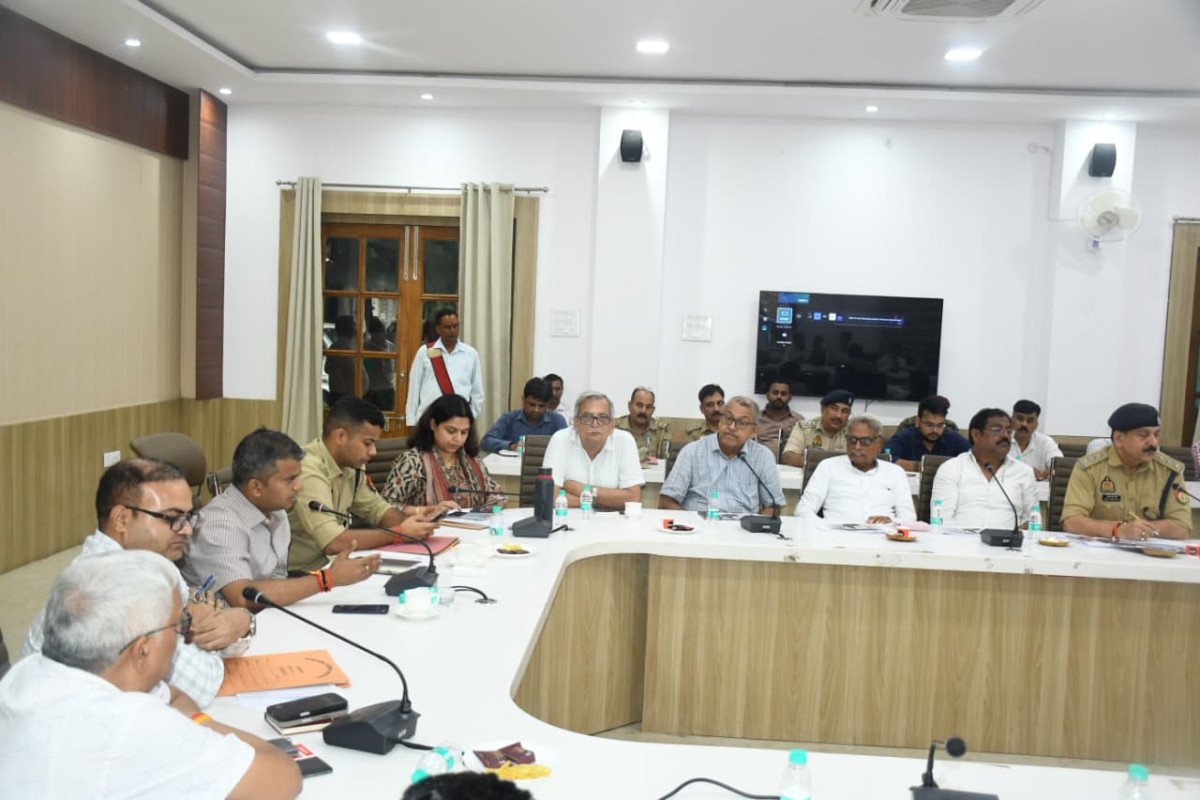 "Every Sister Must Reach Her Brother Safely": Prayagraj DM Chairs High-Level Transport Meeting for Rakshabandhan