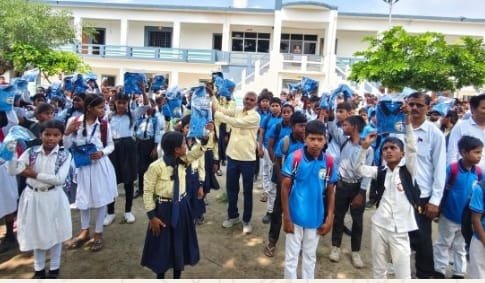 Vaishno Devi Group of Institutions Commemorates Founder Late Dr. Anil Kumar Yadav with Free Uniform Distribution