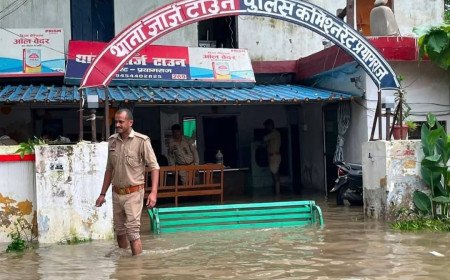 Heavy Rain in Prayagraj , NDRF on action for Rescues 