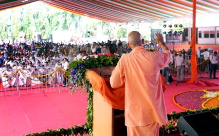 CM Yogi Pays Tribute to Kakori Martyrs, Calls for Unity to Realize 'Viksit Bharat'