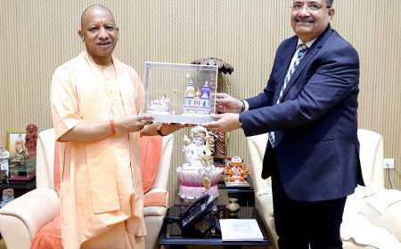 CHIEF JUSTICE ARUN BHANSALI MEETS CM YOGI ADITYANATH IN LUCKNOW