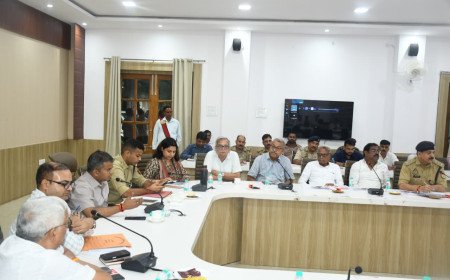 "Every Sister Must Reach Her Brother Safely": Prayagraj DM Chairs High-Level Transport Meeting for Rakshabandhan