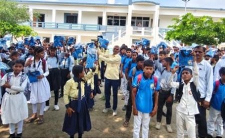 Vaishno Devi Group of Institutions Commemorates Founder Late Dr. Anil Kumar Yadav with Free Uniform Distribution