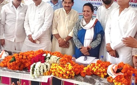 Observer reaches Pratappur, deliberates with leaders to strengthen Congress
