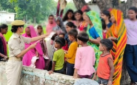 Pratapgarh Police Drive Boosts Women Safety Awareness Under Mission Shakti 