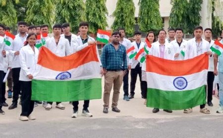 Medical Students Lead Vibrant 'Har Ghar Tiranga' Prabhat Pheri at Mahamaya Medical College