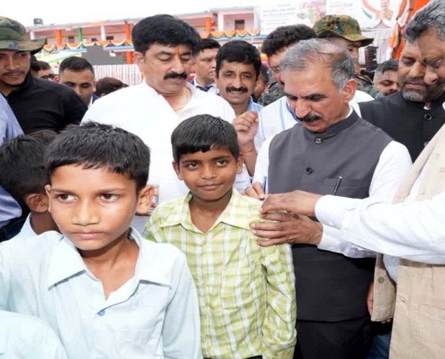 CM Sukhu Wins Hearts with Playful Gesture as Schoolchildren Demand Autographs on Their Shirts