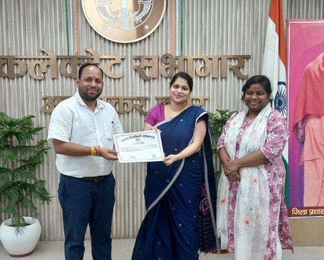 District Magistrate Honors Officials and Sanitation Workers for Exceptional Duty in Ambedkar Nagar