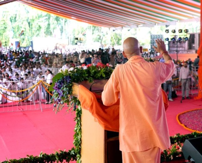 CM Yogi Pays Tribute to Kakori Martyrs, Calls for Unity to Realize 'Viksit Bharat'
