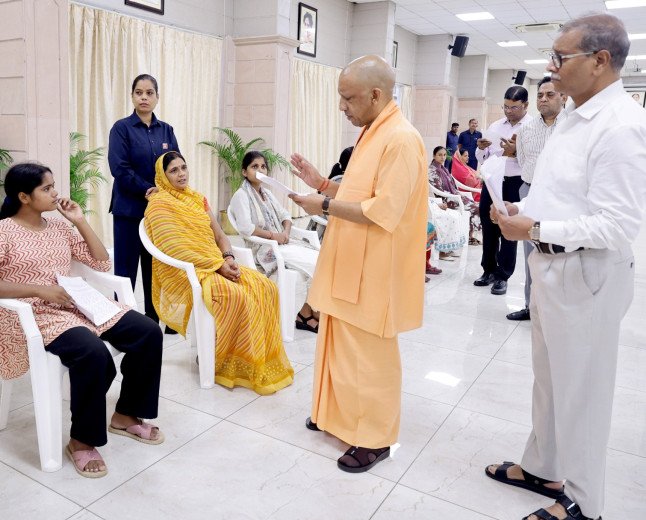 #CMYogiAdityanath Holds 'Janata Darshan' in Lucknow to Address Public Grievances Directly