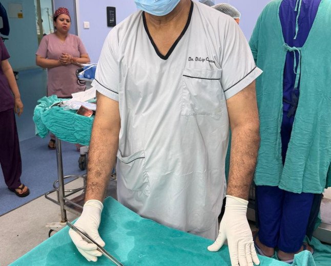 40-Year-Old Saved at Prayagraj Hospital After Doctors Remove 37 Kidney Stones in High-Risk Surgery