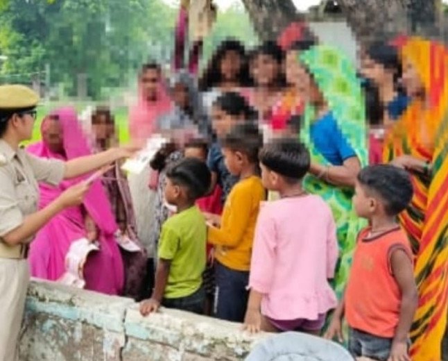 Pratapgarh Police Drive Boosts Women Safety Awareness Under Mission Shakti 