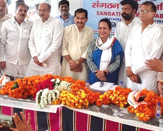 Observer reaches Pratappur, deliberates with leaders to strengthen Congress