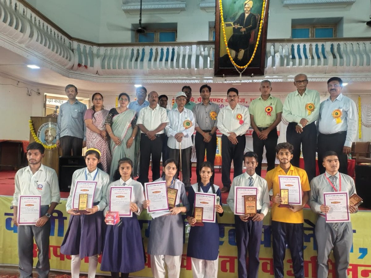 Spotlighting Hindi in the Digital Era: Vedant Wins Top Honors at KP Inter College Debate Contest