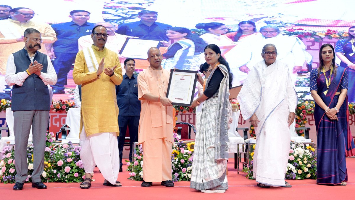 UP CM Yogi Adityanath Issues Appointment Letters to 3,567 Teachers, Enforces Strict Anti-Corruption Directives Under Mission Rozgar