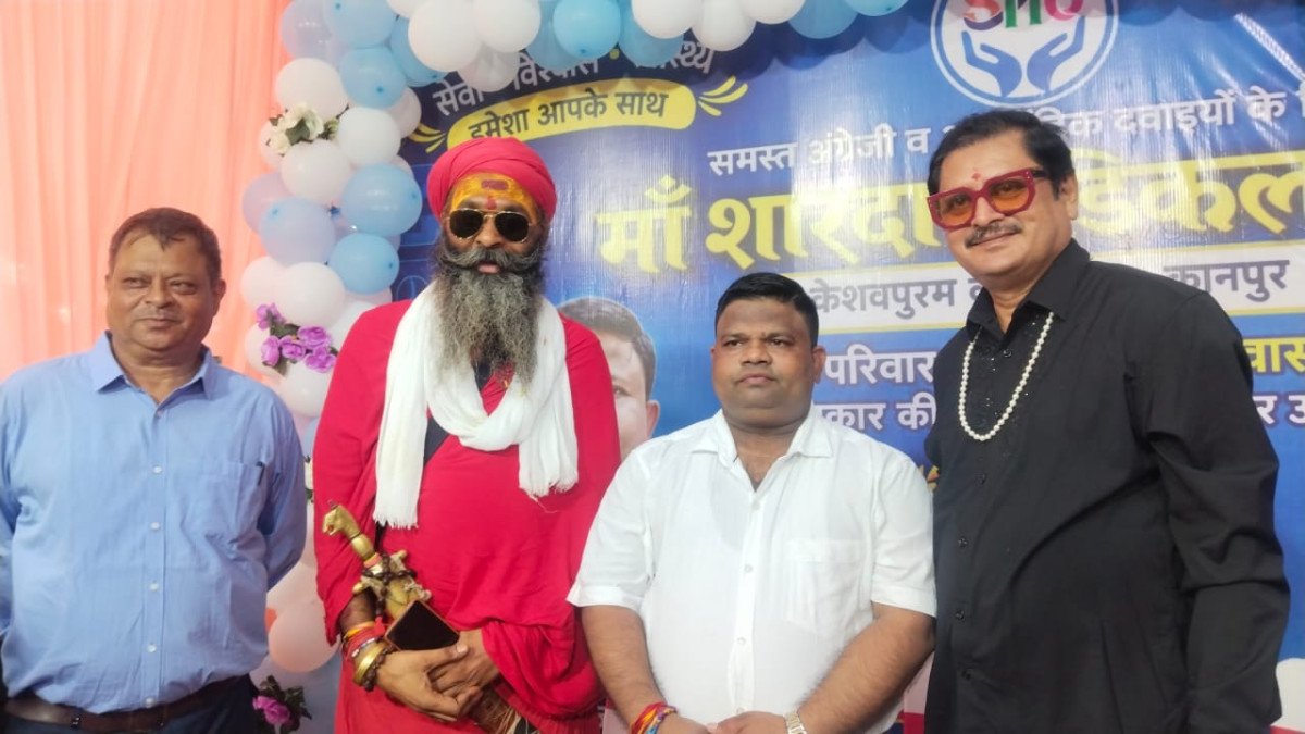 Actor Rohitashv Gaur Spread Smiles at Maa Sharda Medical Store's 21st Anniversary Event in Kanpur
