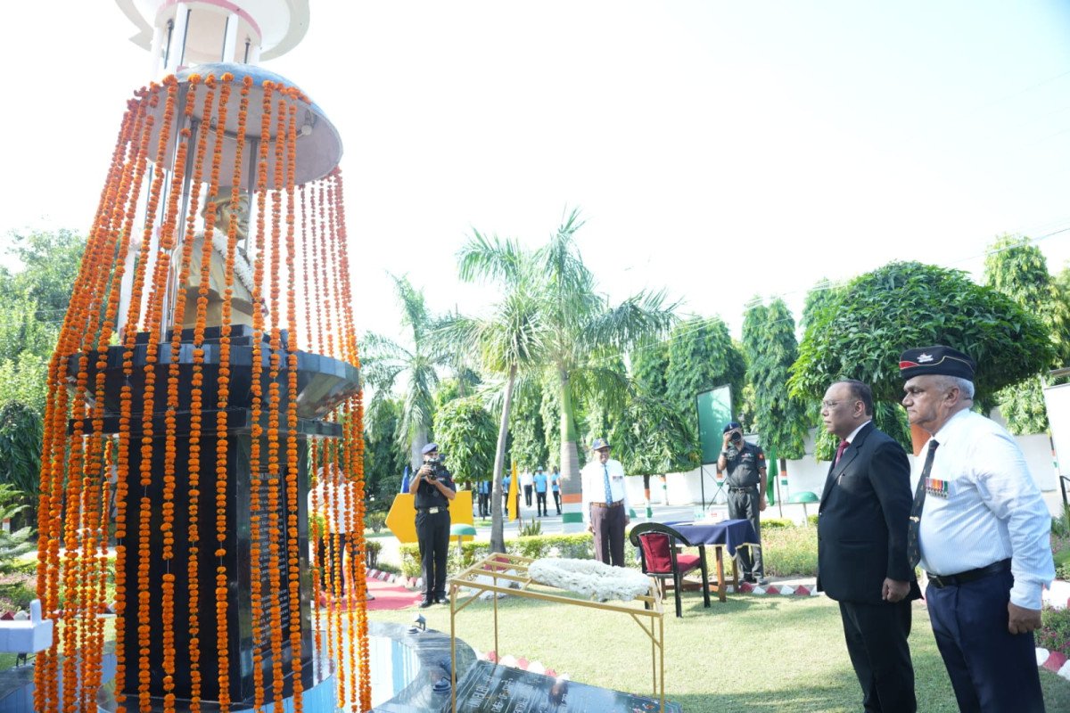 Lucknow Honors 1965 War Hero Major Asharam Tyagi: MVC Memorial Gate Inaugurated at Tyagi Vihar
