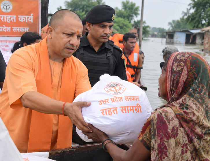 CM Yogi Conducts Aerial Survey of Flood-Hit Kushinagar Areas