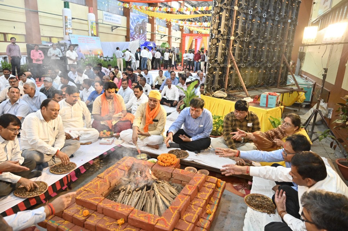 Machinery Worship and Ice Shivling Display Highlight Celebrations at IFFCO Phulpur