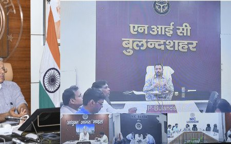UP Chief Secretary Orders Immediate Relief for Cyclone-Hit Families, Sets 1,500-Site Target for EV Charging Stations