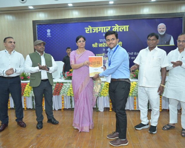 Union Minister Anupriya Patel Hands Appointment Letters to 81 Candidates at UPRTOU Rozgar Mela