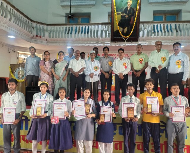Spotlighting Hindi in the Digital Era: Vedant Wins Top Honors at KP Inter College Debate Contest