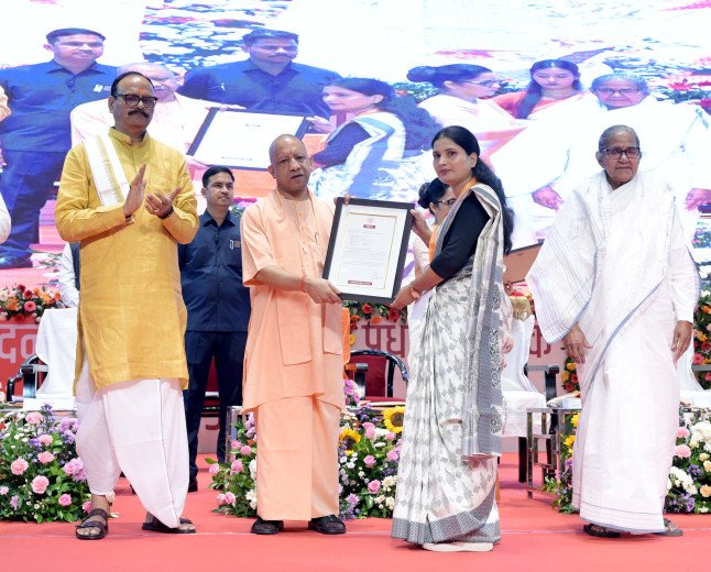 UP CM Yogi Adityanath Issues Appointment Letters to 3,567 Teachers, Enforces Strict Anti-Corruption Directives Under Mission Rozgar