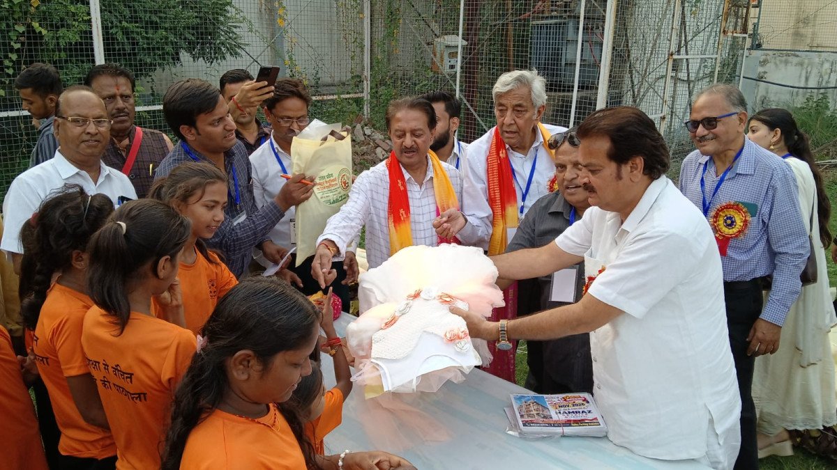 Diwali Brightens for 42 Underprivileged Kids as Kanpur Groups Gift New Party Wear