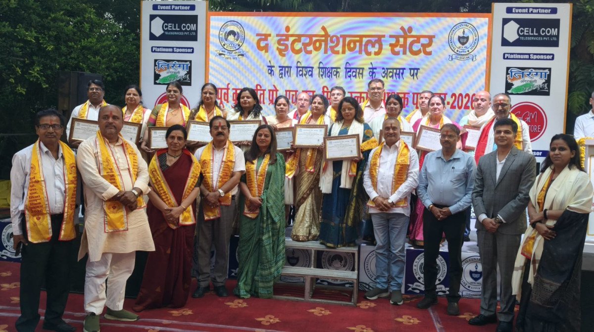 Kanpur Honors Visionary Educators Across Nine Disciplines on World Teachers' Day