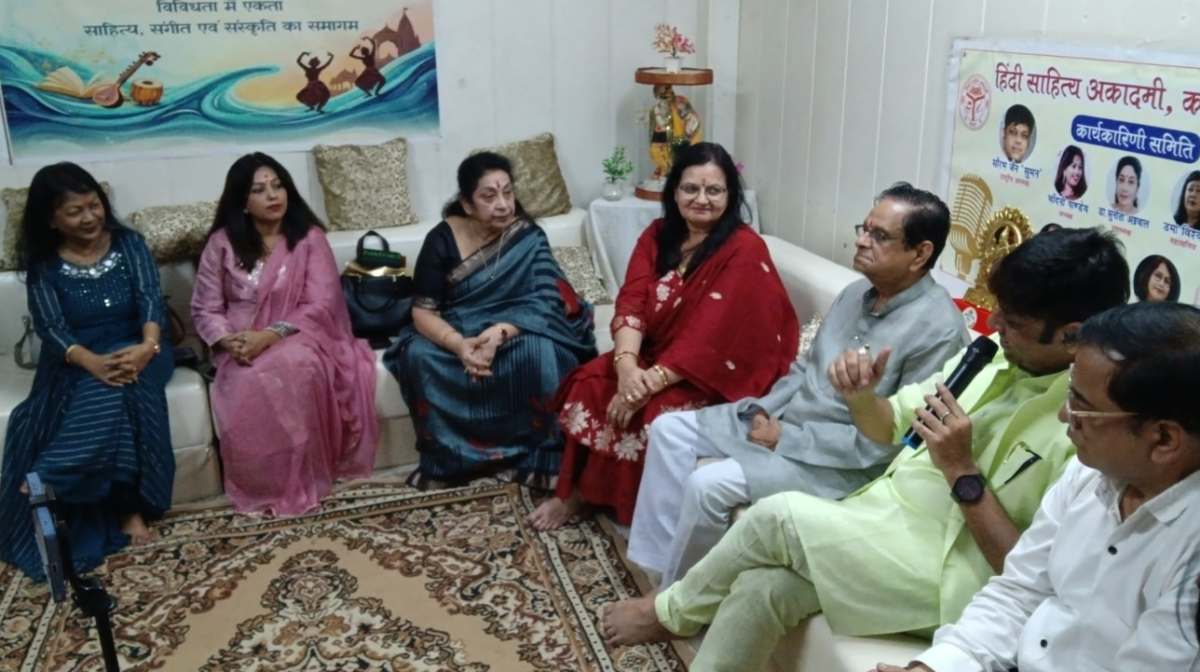 Hindi Sahitya Academi Hosts Grand Kavi Milan in Kanpur