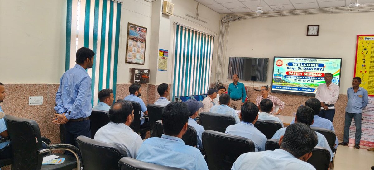 Prayagraj Division Holds Safety Seminar at Chheoki Lobby to Strengthen Railway Operations