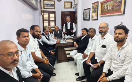 Kanpur Lawyer Demands ₹15,000 Monthly Stipend for Young Advocates from Umling La Peak