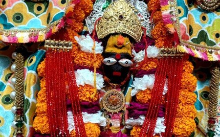 Shardiya Navratri 2026: Goddess Kalyani Manifests as Shailputri on First Day in Prayagraj