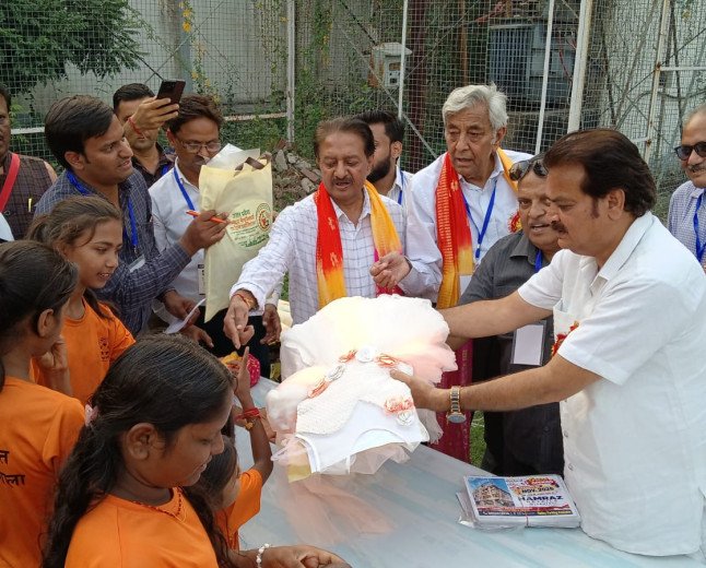 Diwali Brightens for 42 Underprivileged Kids as Kanpur Groups Gift New Party Wear