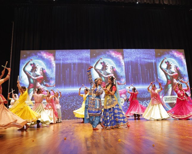 Enthralling 'Maharaas' Performance by Gita Shodh Sansthan Trainees Marks Sharad Purnima in Vrindavan
