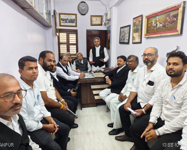 Kanpur Lawyer Demands ₹15,000 Monthly Stipend for Young Advocates from Umling La Peak