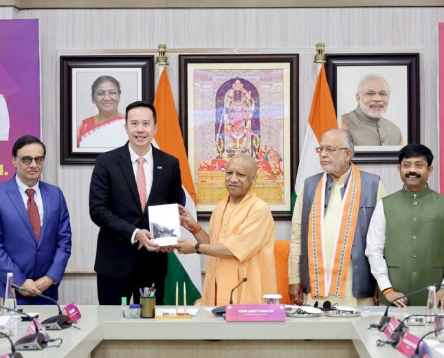 CM Yogi Adityanath Hosts High-Level Singapore Delegation in Lucknow; UP Signs Key MoUs in Agriculture and Waste Management