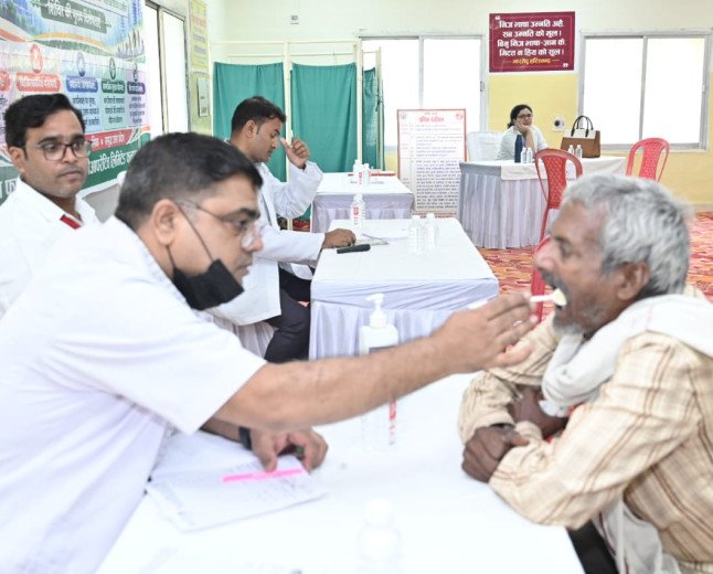 IFFCO Phulpur Unit Organises Health Camp, Over 350 Contract Workers Get Medical Check-Up